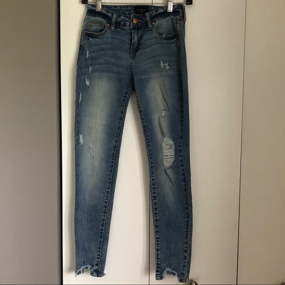 Medium wash Distressed skinny jeans